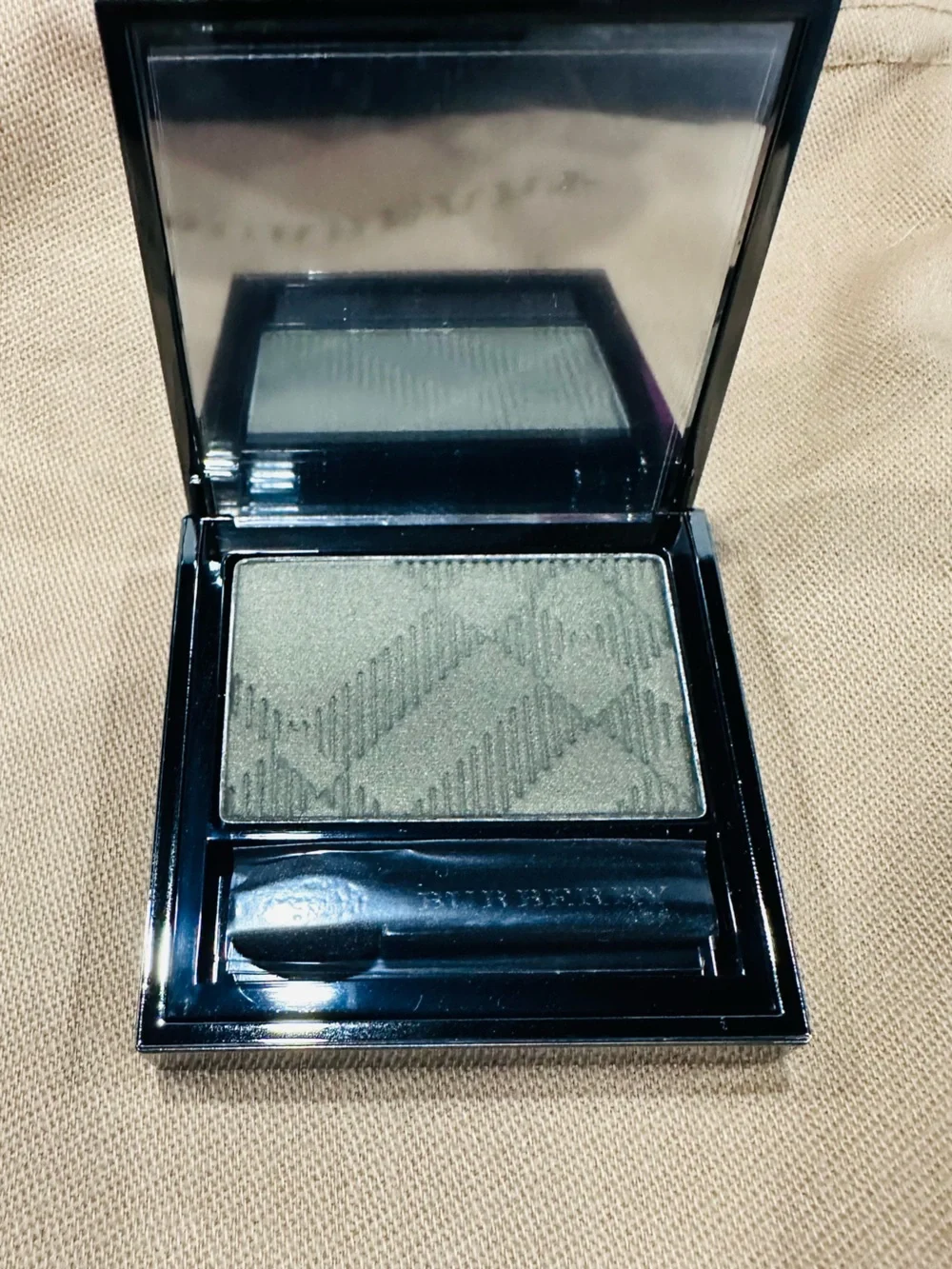 Burberry NWT XHAKI GREEN No.306 Eye COLOUR WET & DRY SILK SHADOW